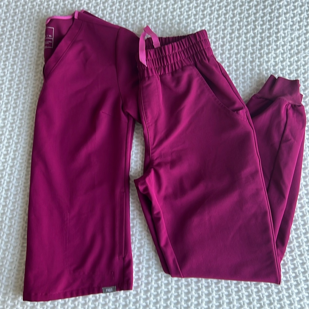 XS FIGS DARK MAGENTA SET